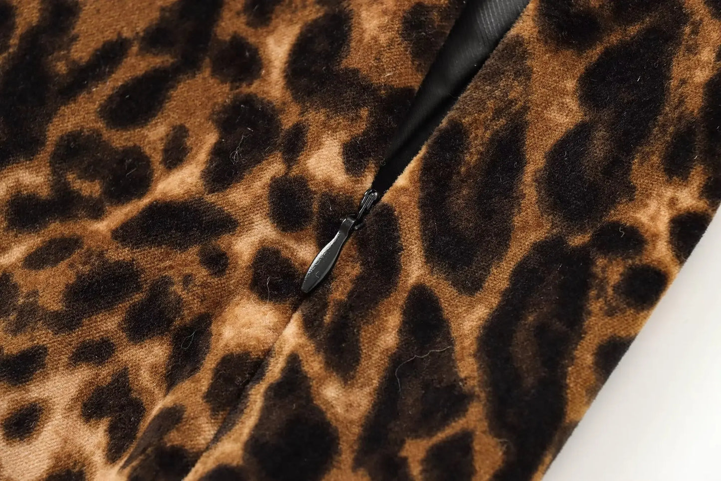 Ellen 2-piece set Leopard print blazer and skirt