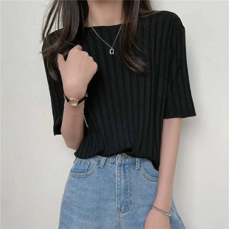 Melissa knitted blouse with round neckline and short sleeves casual