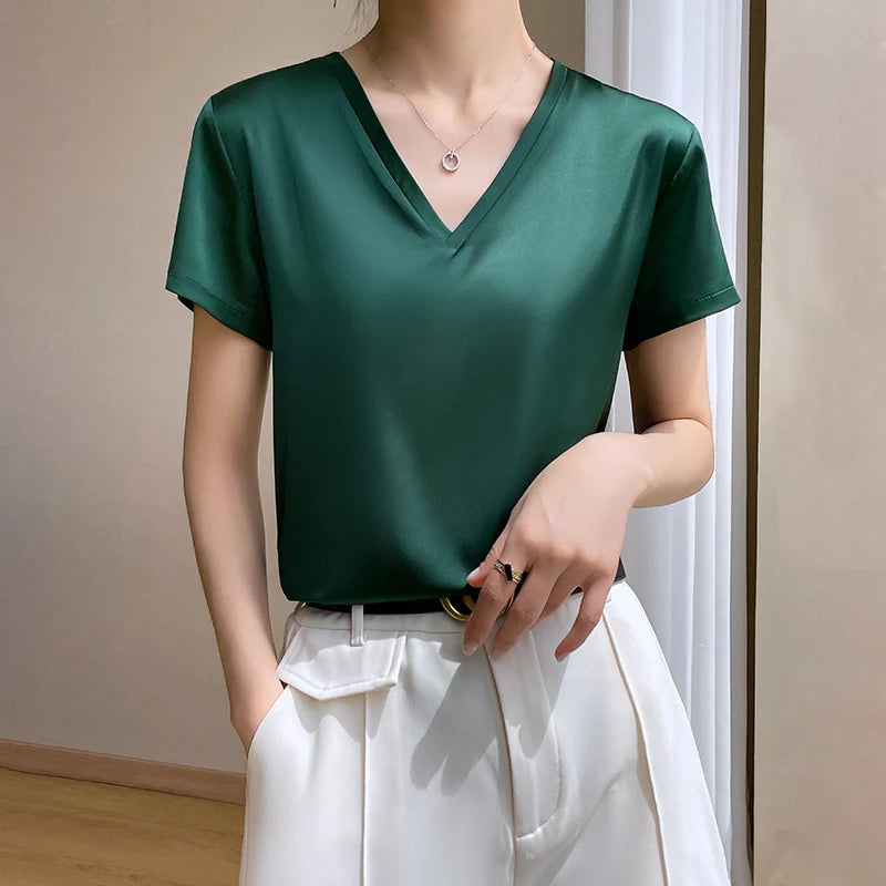 Ella – Basic Satin Silk V-Neck Tee