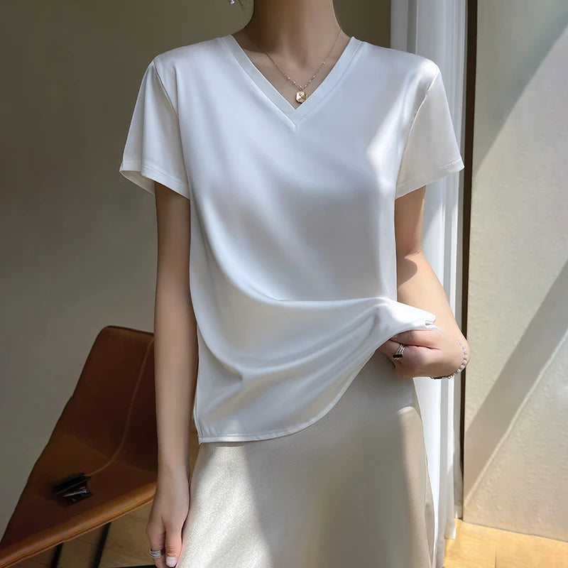Ella – Basic Satin Silk V-Neck Tee