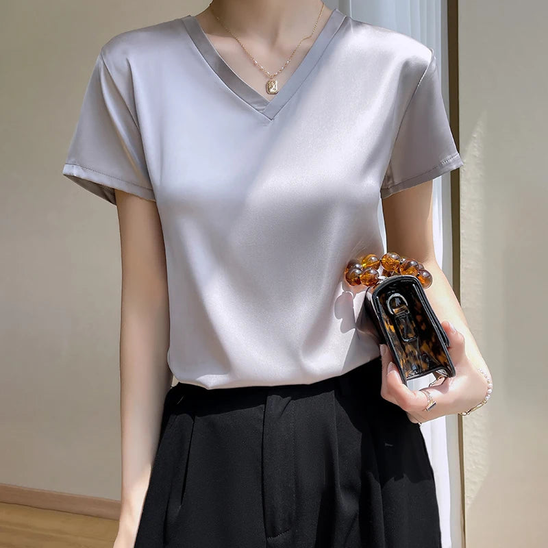 Ella – Basic Satin Silk V-Neck Tee