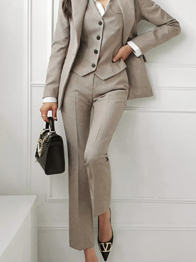 Monique Suit
