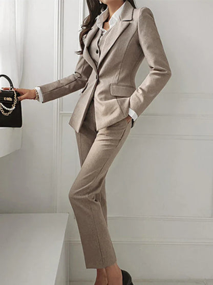 Monique Suit
